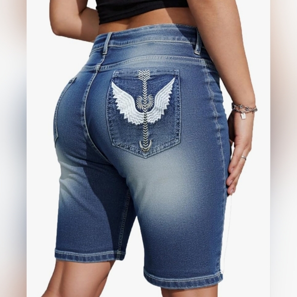 Pants - Womens High Rise Plus Size Embroidered Denim Shorts Size 6X New